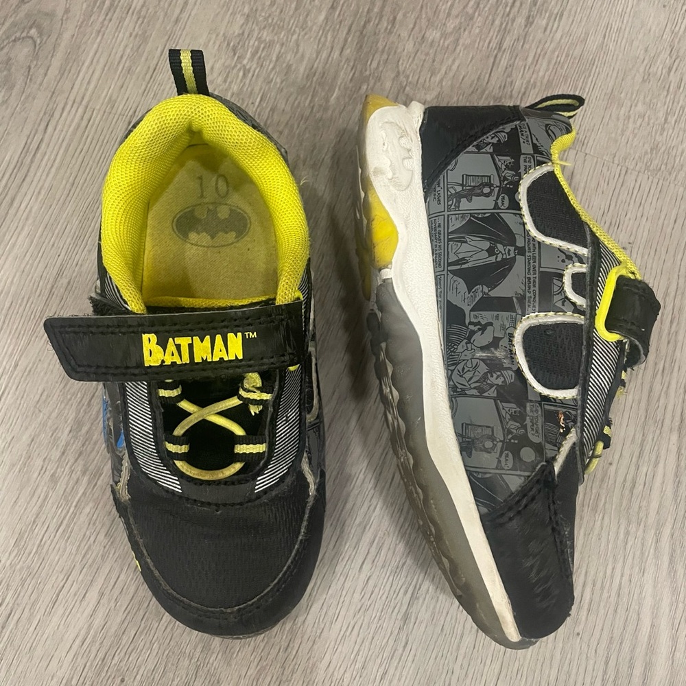 Batman Light Up Kids Shoes Black and Yellow size 10